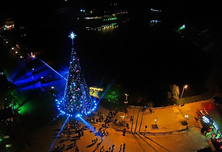 Christmas By The Lake Opening